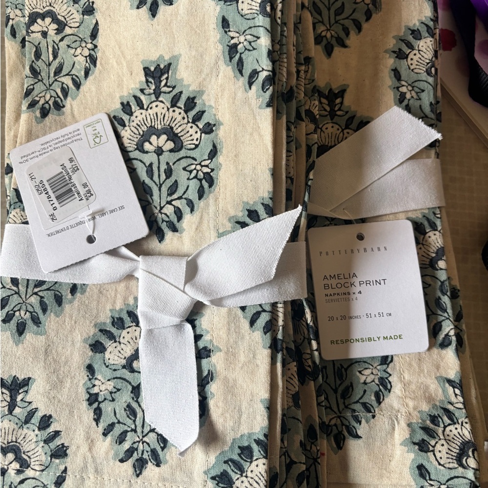 Pottery Barn Floral Block Print Napkins in Blue and Cream - Picture 2 of 3